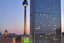 Berlin - Park Inn by Radisson Berlin Alexanderplatz - Außenansicht Berlin - Park Inn by Radisson Berlin Alexanderplatz - Außenansicht