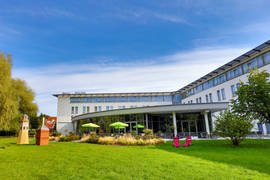 Bergen - Parkhotel Rügen (© Matthes Trettin) Bergen - Parkhotel Rügen (© Matthes Trettin)