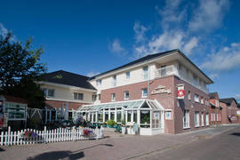 Nortorf - Hotel "Alter Landkrug" - Außenansicht (© Boris Wittgrefe) Nortorf - Hotel "Alter Landkrug" - Außenansicht (© Boris Wittgrefe)