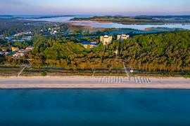 Sellin - Cliff Hotel Rügen - Luftbild (© Jones-Art 2022) Sellin - Cliff Hotel Rügen - Luftbild (© Jones-Art 2022)
