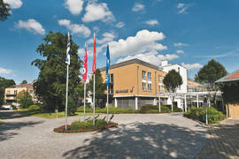 Potsdam - Seminaris Seehotel Potsdam - Außenansicht (© Seminaris Hotels) Potsdam - Seminaris Seehotel Potsdam - Außenansicht (© Seminaris Hotels)