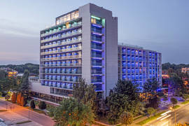 Kolberg - Hotel Olymp IV - Aussenansicht bei Nacht Kolberg - Hotel Olymp IV - Aussenansicht bei Nacht